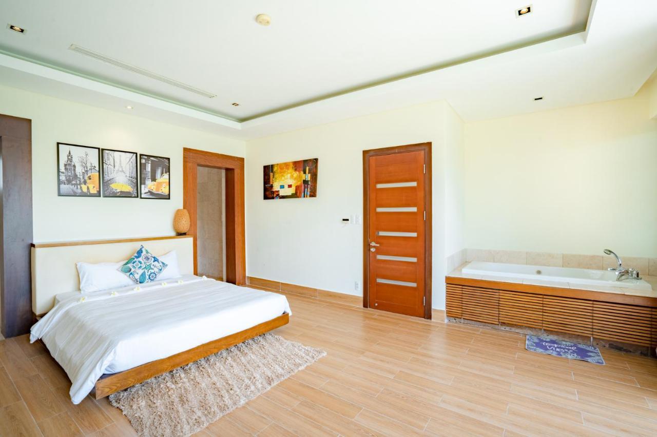 Deluxe Ocean Villa Along The Beach Da Nang Exterior photo