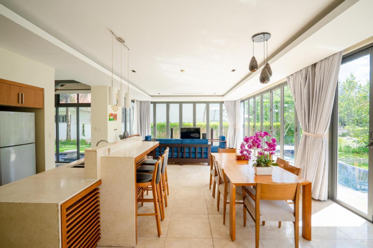 Deluxe Ocean Villa Along The Beach Da Nang Exterior photo