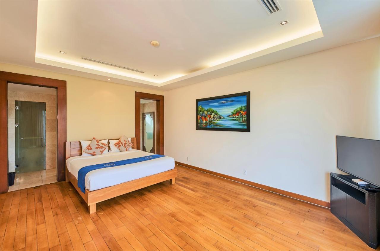 Deluxe Ocean Villa Along The Beach Da Nang Exterior photo