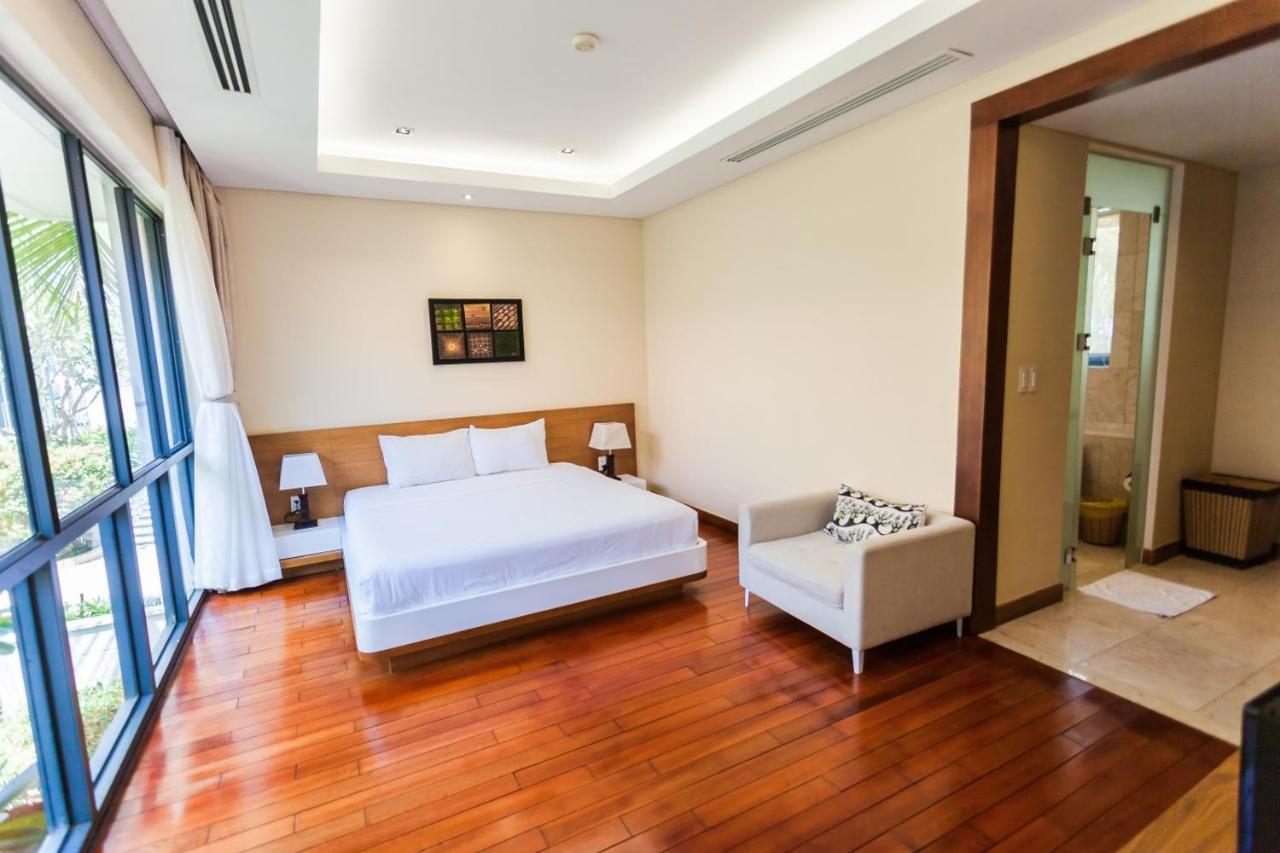 Deluxe Ocean Villa Along The Beach Da Nang Exterior photo