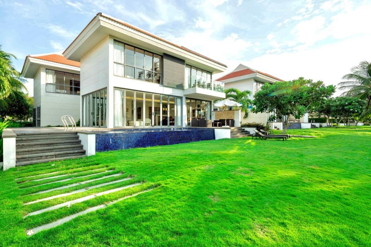 Deluxe Ocean Villa Along The Beach Da Nang Exterior photo