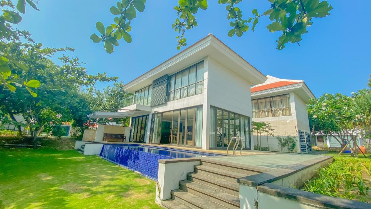 Deluxe Ocean Villa Along The Beach Da Nang Exterior photo